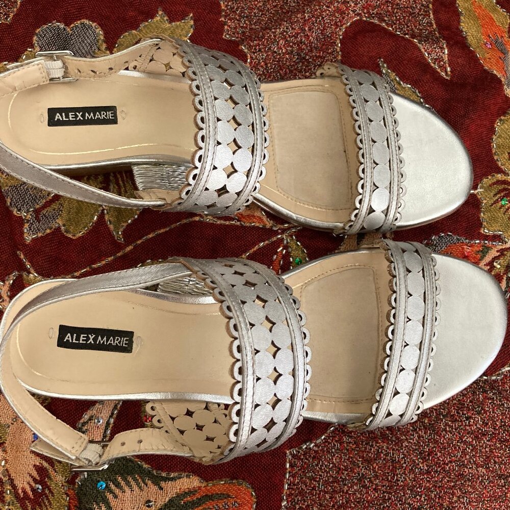 Alex Marie Silver Wedge Sandal 9.5M - Picture 10 of 11